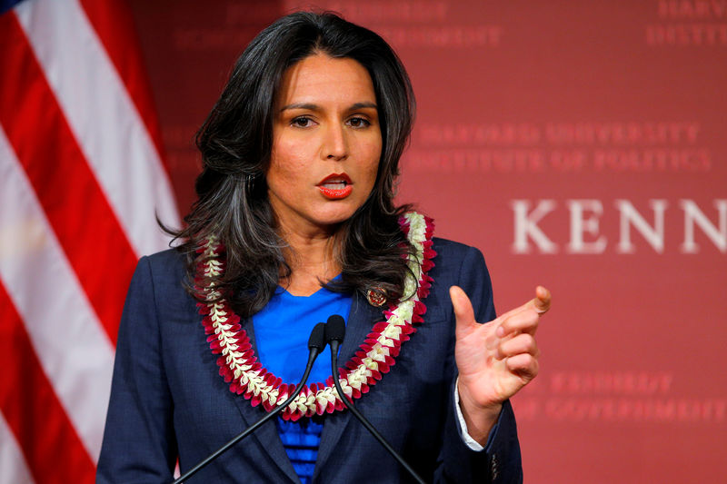 © Reuters. FILE PHOTO: U.S. Representative Gabbard speaks after being awarded a Frontier Award during a ceremony at Kennedy School of Government at Harvard University in Cambridge