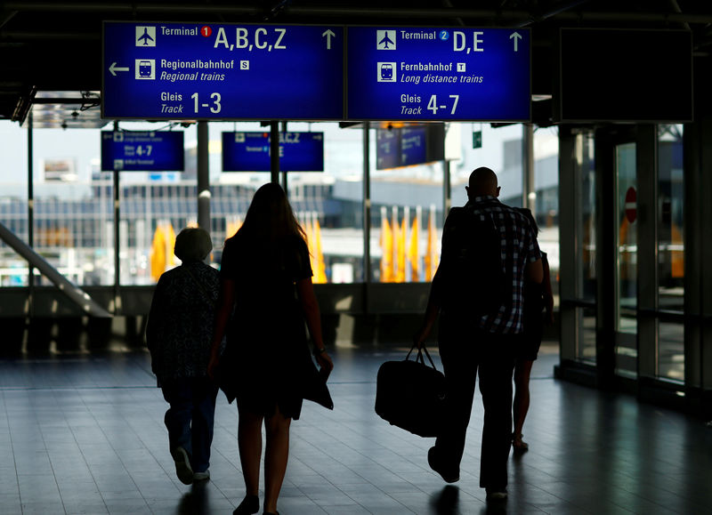 © Reuters. FILE PHOTO: Frankfurt Airport in Frankfurt