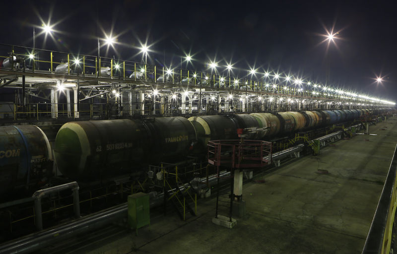 © Reuters. La producción rusa de petróleo cae en enero, pero no cumple con objetivo de pacto global