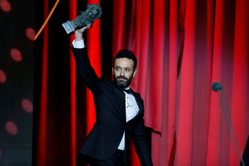 © Reuters. La corrupción política de "El Reino" y Campeones triunfan en los premios Goya del cine español