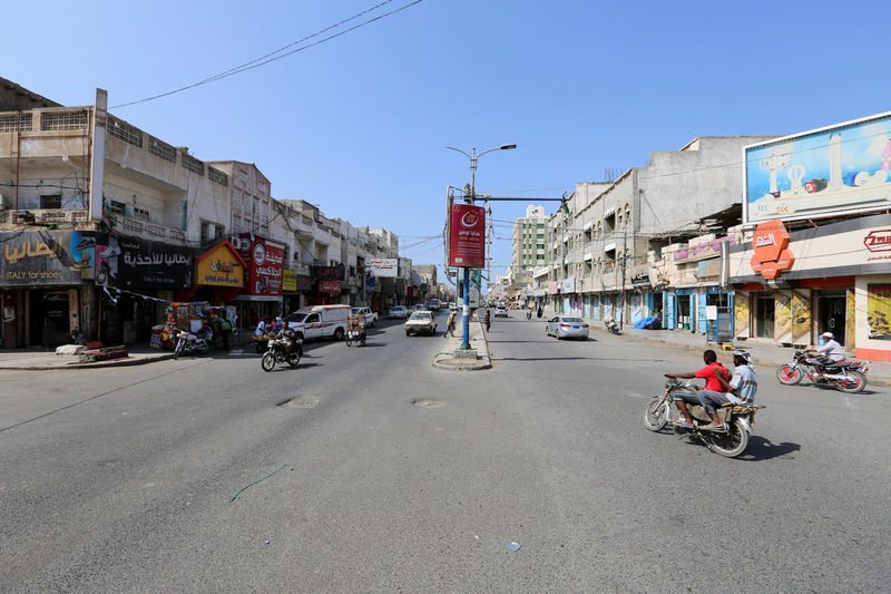 © Reuters. طرفا الحرب في اليمن يلتقيان على متن سفينة لمناقشة تأخر سحب القوات من الحديدة