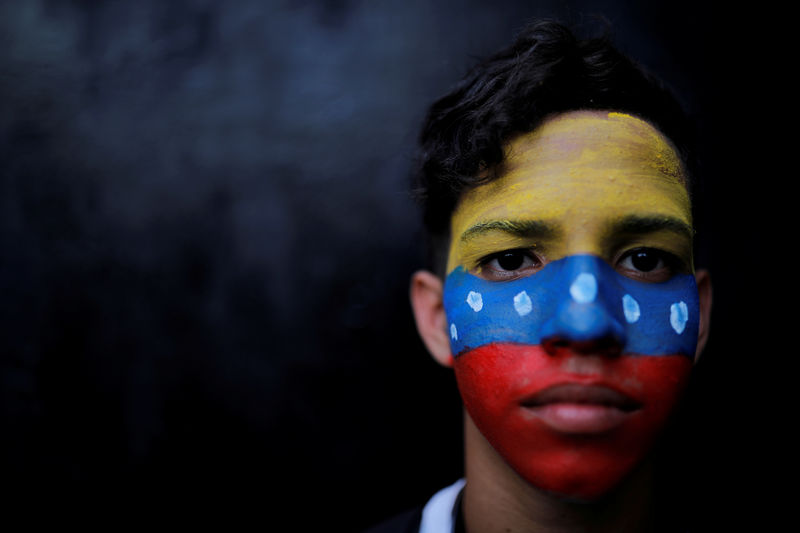 © Reuters. Francia reconocerá a Guaidó si Maduro no convoca elecciones el domingo