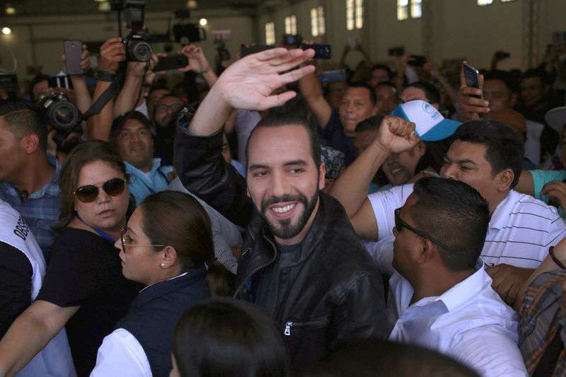 © Reuters. بوكيلي يتصدر النتائج الأولية لانتخابات الرئاسة في السلفادور
