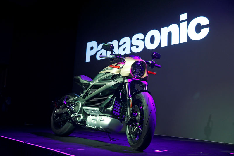 © Reuters. The Harley Davidson LiveWire electric motorcycle, developed in collaboration with Panasonic Automotive, is displayed at the 2019 CES in Las Vegas