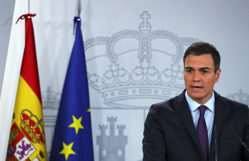 © Reuters. El presidente del Gobierno español, Pedro Sánchez, hace una declaración sobre la crisis política en Venezuela en el Palacio de Moncloa en Madrid