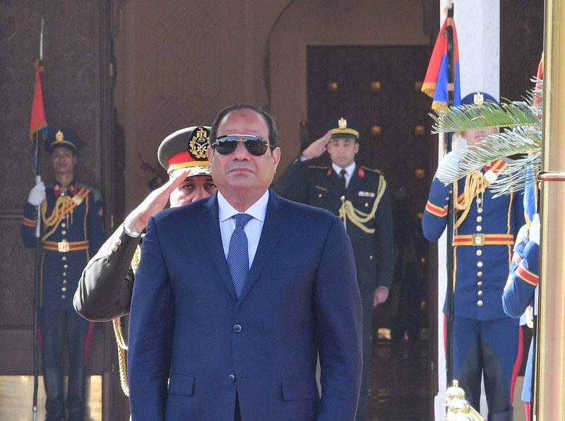 © Reuters. تكتل برلماني صغير في مصر يرفض مقترحات تعديل الدستور