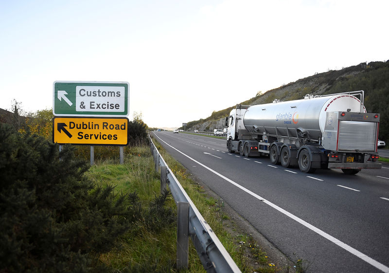 © Reuters. A sign for Customs and Excise is seen on a road near Kileen, Northern Ireland