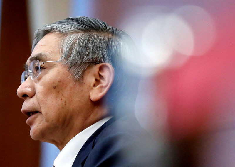 © Reuters. Bank of Japan Governor Haruhiko Kuroda attends a news conference at the BOJ headquarters in Tokyo