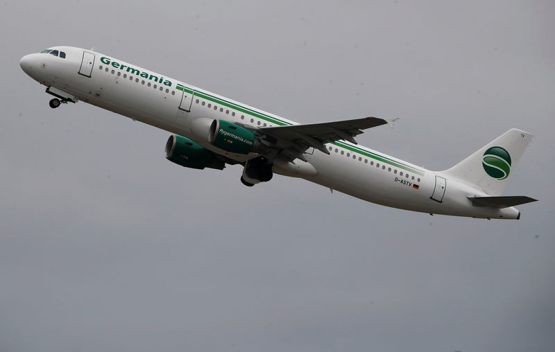 © Reuters. FILE PHOTO:  An Airbus A321-200 of German airline Germania takes off from Duesseldorf airport