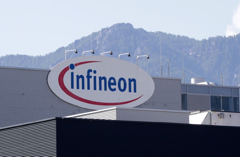 © Reuters. The logo of semiconductor manufacturer Infineon is seen at its Austrian headquarters in Villach