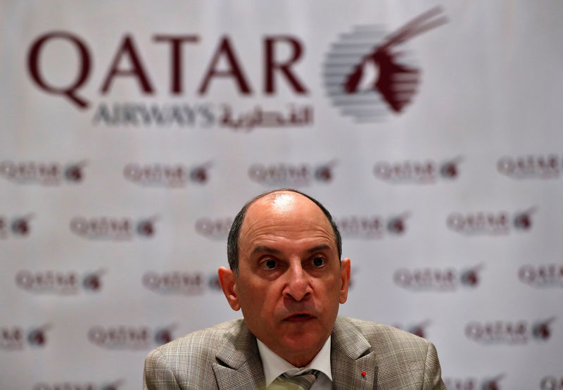 © Reuters. Akbar Al Baker, Qatar Airways CEO, talks to media during a roundtable conference in New Delhi