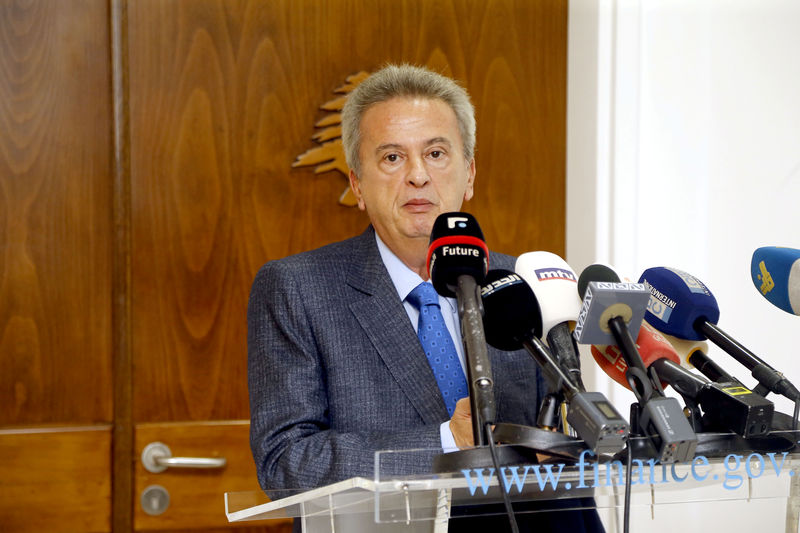 © Reuters. Lebanon's Central Bank Governor Salameh holds news briefing in Beirut