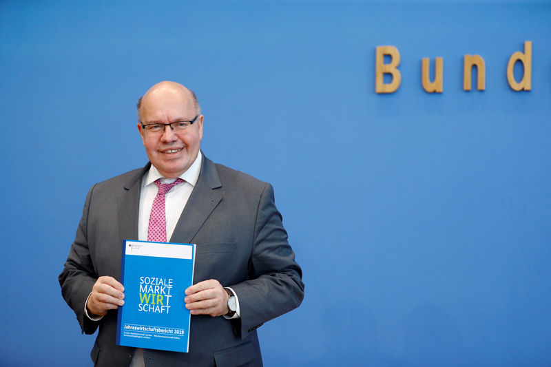 © Reuters. German Economy Minister Altmaier presents his ministry's annual report for 2018 in Berlin