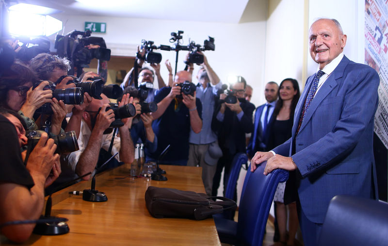 © Reuters. European Affairs Minister Savona holds a press conference at the Foreign Press Club in Rome