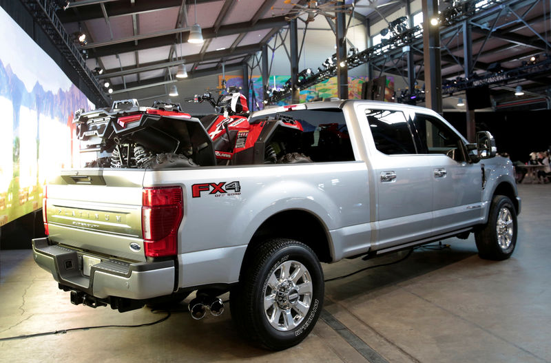 © Reuters. Ford Motor Co. displays its new 2020 F-Series Super Duty pickup truck in Detroit