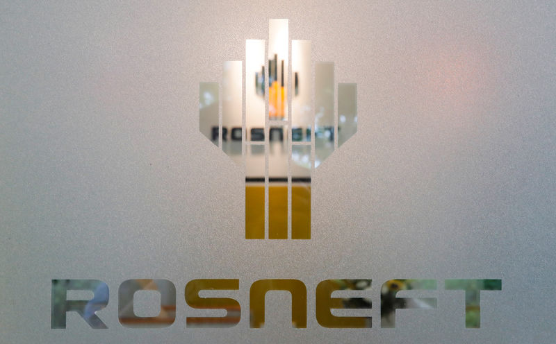 © Reuters. The logo of Russia's oil company Rosneft is pictured at the Rosneft Vietnam office in Ho Chi Minh City