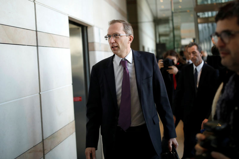 © Reuters. Alstom CEO and Chairman Henri Poupart-Lafarge arrives to attend a news conference in Paris