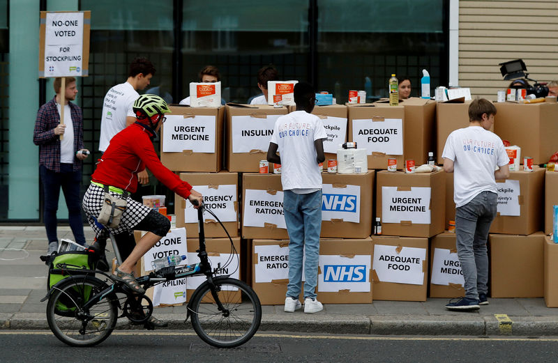 © Reuters. FILE PHOTO: Protesters demonstrate against the possible stockpiling of medecines and food in the event of a no-deal Brexit in London