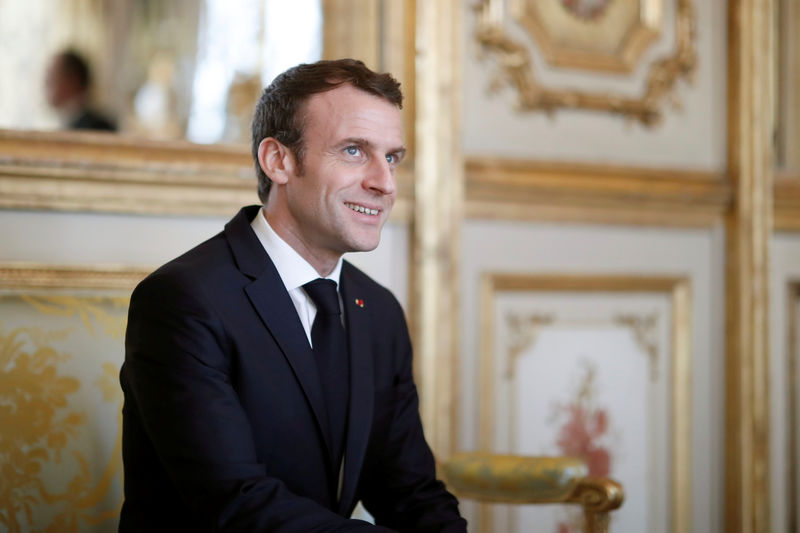 © Reuters. MACRON REGAGNE SIX POINTS DANS UN SONDAGE IFOP-FIDUCIAL