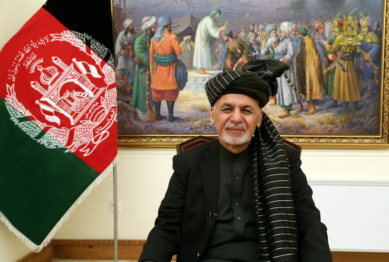 © Reuters. الرئيس الأفغاني يقول إنه سيعارض أي اتفاق سلام دون حكومته