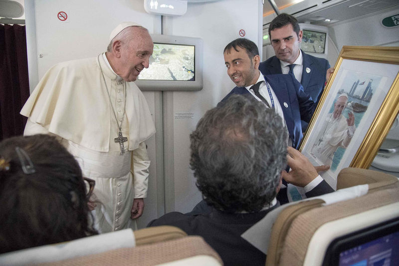 © Reuters. البابا يقول إنه وجد "نية حسنة" لدى زعماء الإمارات للسعي إلى السلام في اليمن