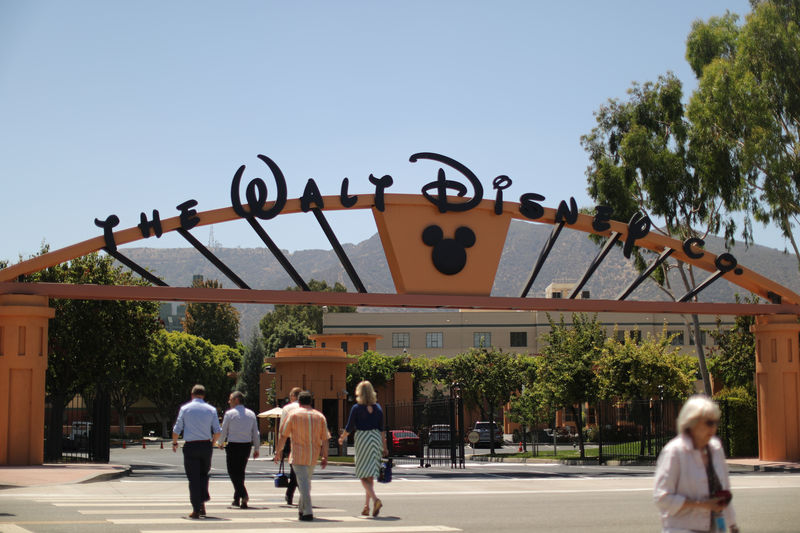 © Reuters. FILE PHOTO - The entrance to Walt Disney studios is seen in Burbank