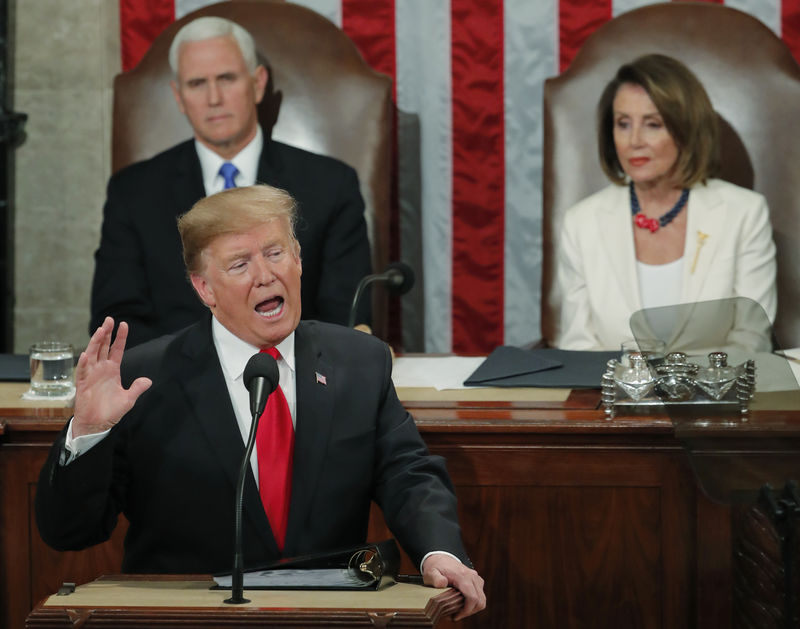 © Reuters. U.S. President Donald Trump gestures during his State of the Union address to a joint session of Congress on Capitol Hill in Washington