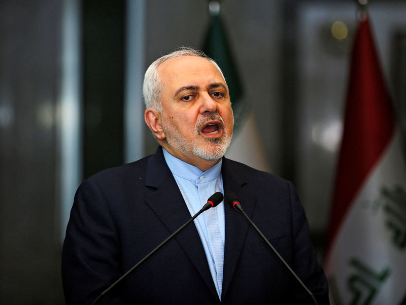 © Reuters. FILE PHOTO: Iranian Foreign Minister Mohammad Javad Zarif speaks during news conference in Baghdad