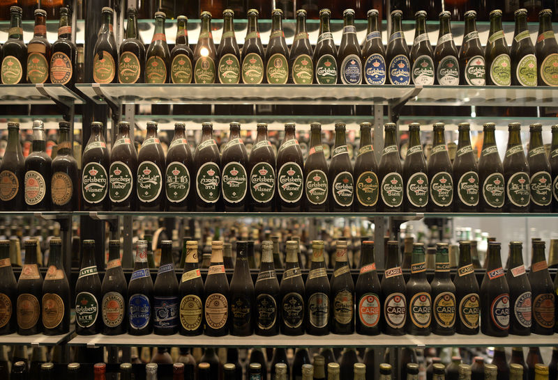 © Reuters. Carlsberg beer bottles are pictured in a beer museum at the Carlsberg headquarterS in Copenhagen