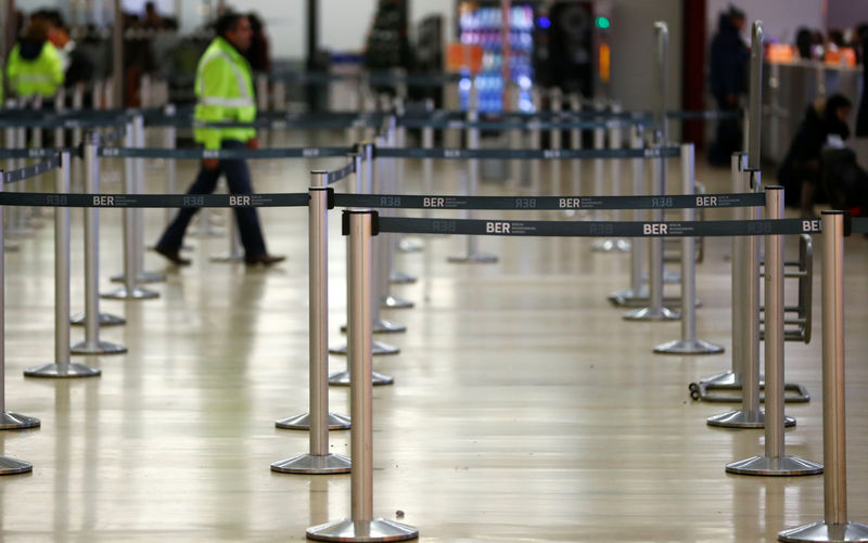 © Reuters. An empty check-in counters are pictured as members of unions take part in a strike by ground security inspection staff at Tegel airport in Berlin