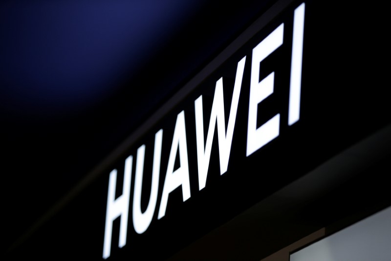 © Reuters. A sign of Huawei is pictured at its shop in Beijing