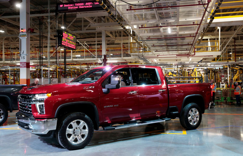 © Reuters. General Motors Co. displays the new Chevrolet 2020 Silverado HD pickup truck at the GM Flint Assembly Plant in Flint, Michigan