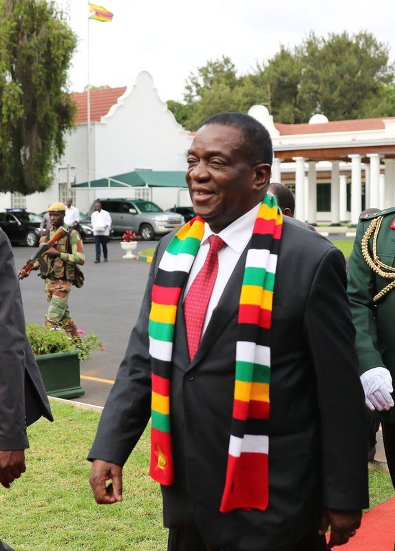 © Reuters. Zimbabwe's President Emmerson Mnangagwa arrives for talks with leaders of opposition parties in Harare