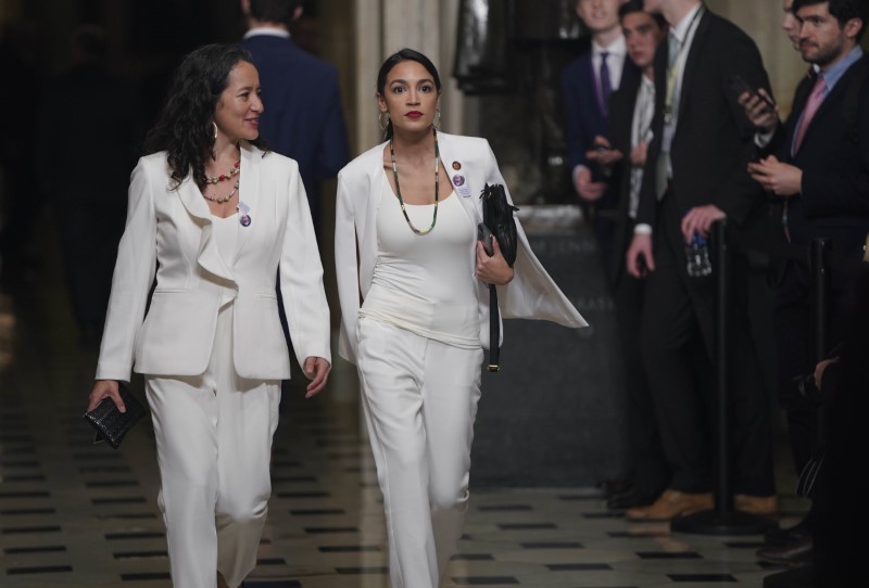 © Reuters. Rep. Ocasio Cortez arrives with guest  Archilla of New York, before U.S. President Trump delivers his second State of the Union address to a joint session of Congress in the House Chamber of the U.S. Capitol in Washington