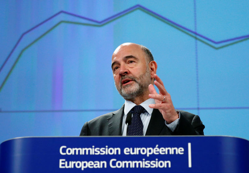 © Reuters. EU Commissioner Moscovici presents the EU executive's economic forecasts in Brussels