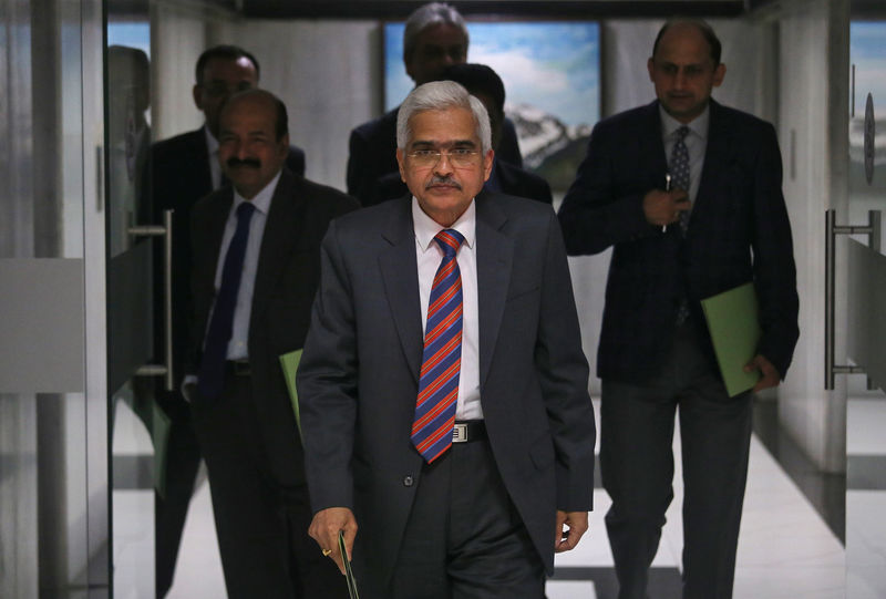 © Reuters. The Reserve Bank of India Governor Shaktikanta Das arrives to attend a news conference after a monetary policy review in Mumbai