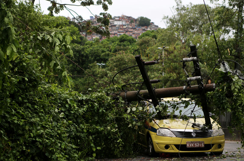 © Reuters. Una fuerte tormenta en Río de Janeiro deja al menos cinco muertos