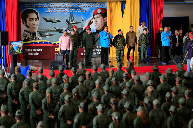 © Reuters. Presidente da Venezuela, Nicolás Maduro, durante evento com militares em Maracaibo