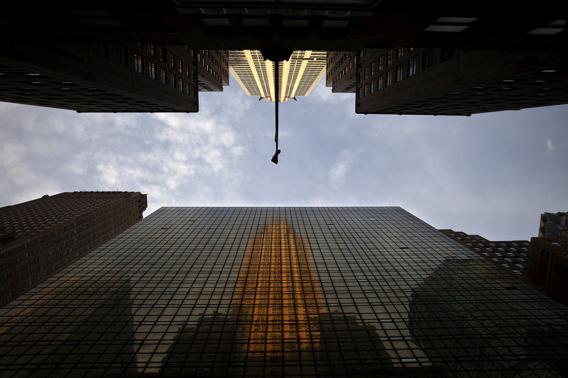 © Reuters. FILE PHOTO: The Chrysler building is reflected in the Grand Hyatt Hotel building in the Manhattan borough New York