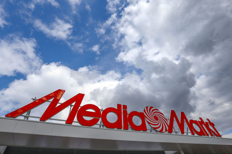 © Reuters. The logo of the electronics retailer Media Markt is seen at the entrance of a shop in Sint-Pieters-Leeuw