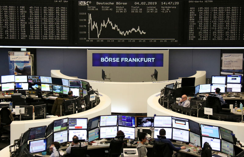 © Reuters. The German share price index DAX graph at the stock exchange in Frankfurt