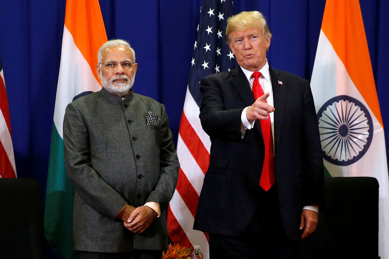 © Reuters. FILE PHOTO: U.S. President Donald Trump holds a bilateral meeting with India's Prime Minister Narendra Modi alongside the ASEAN Summit in Manila,