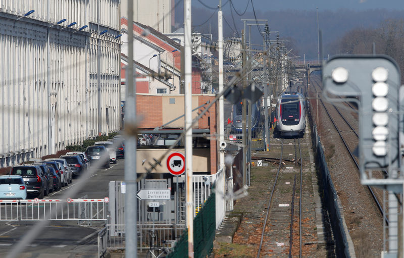 © Reuters. FILE PHOTO: A high-speed TGV train is seen at the Alstom factory in Belfort