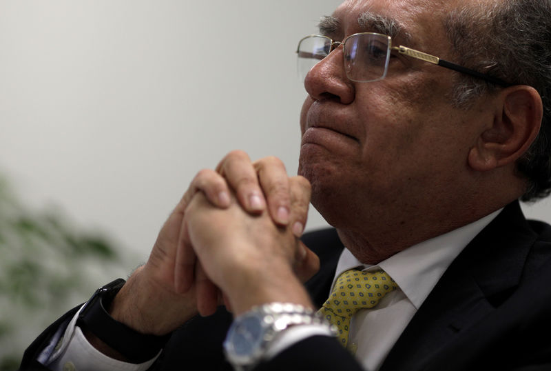 © Reuters. Gilmar Mendes durante entrevista à imprensa estrangeira no Rio de Janeiro