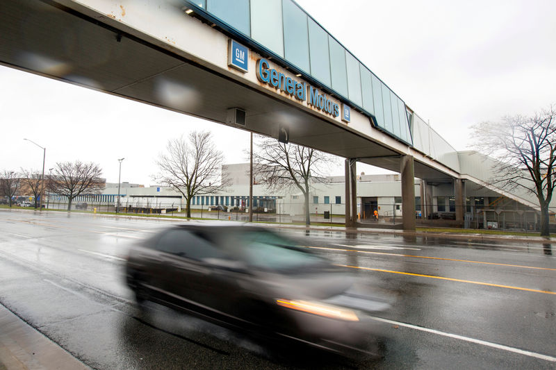 © Reuters. FILE PHOTO - The General Motors assembly plant in Oshawa