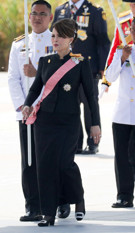 © Reuters. شقيقة ملك تايلاند تشكر أنصارها بعد رفض الملك سعيها للترشح لرئاسة الوزراء