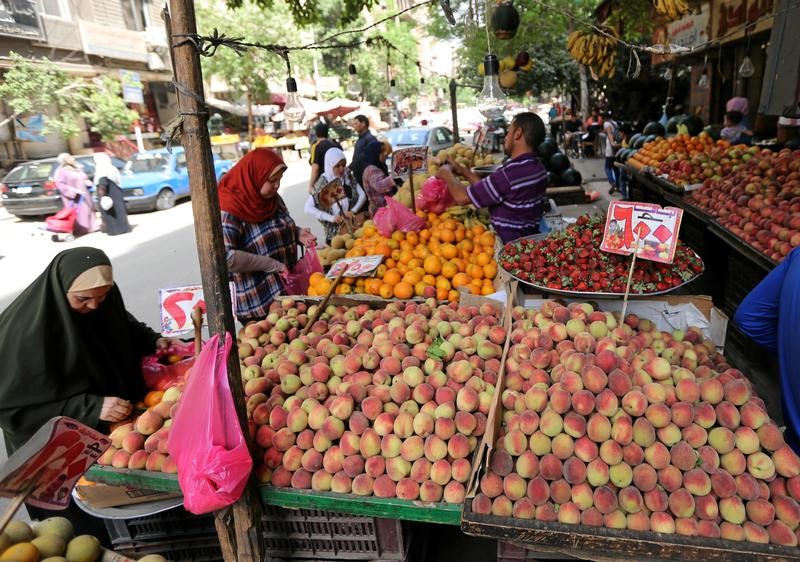 © Reuters. ارتفاع تضخم أسعار المستهلكين بمدن مصر إلى 12.7% في يناير