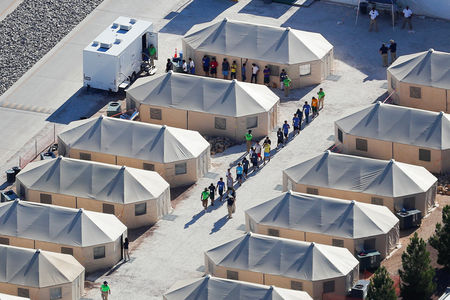 © Reuters. FILE PHOTO: Immigrant children now housed in a tent encampment under the new 