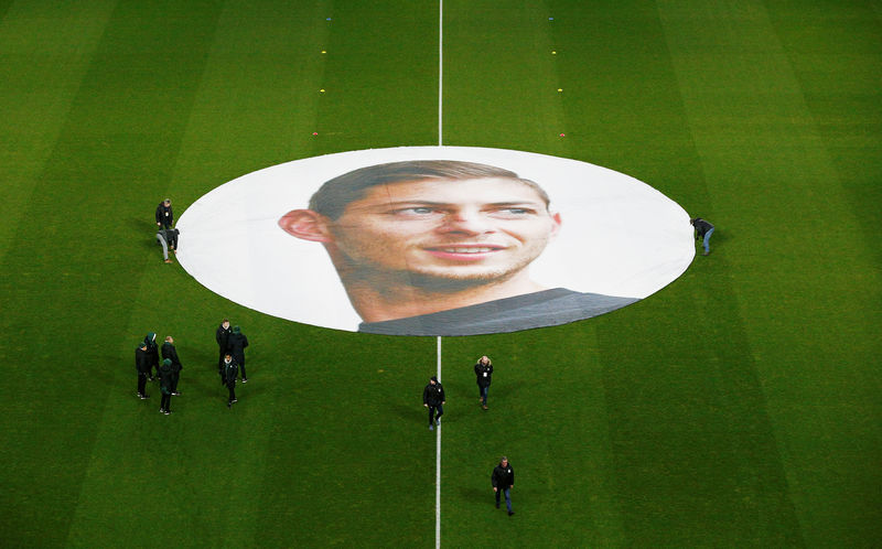 © Reuters. Imagen de archivo. Vista general de tributo dentro del estadio para Emiliano Sala. Estadio Louis Fonteneau, Nantes, Francia