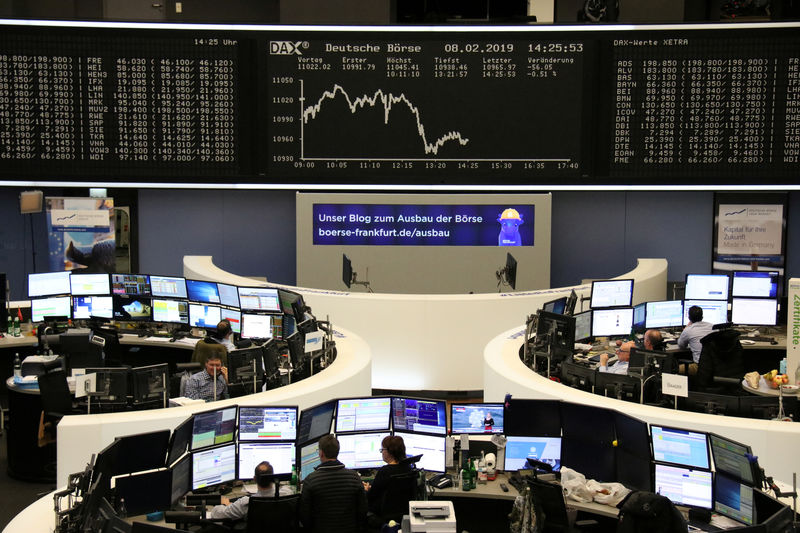 © Reuters. The German share price index DAX graph at the stock exchange in Frankfurt